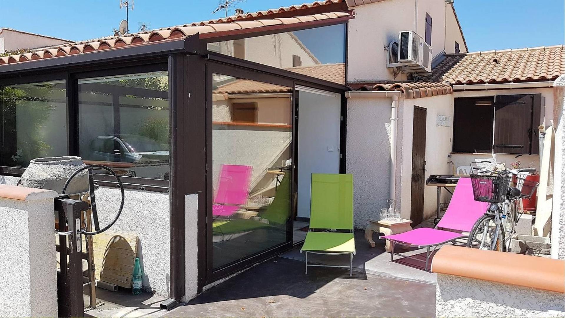 Superbe Pavillon De Climatisé Avec Piscine Collective -6cyc62